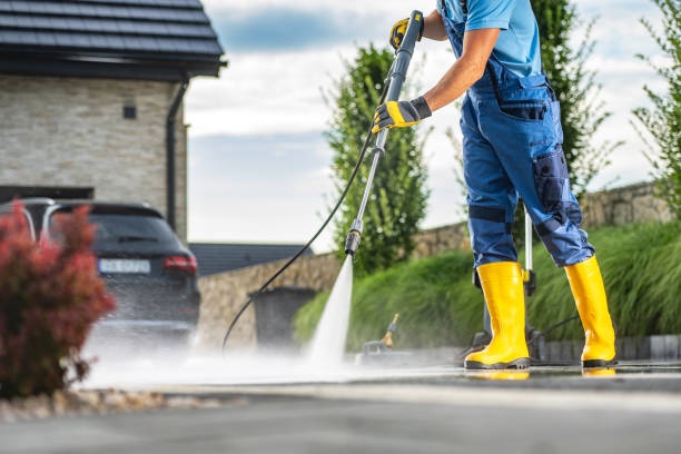 Best Pool Deck Cleaning  in Indiantown, FL